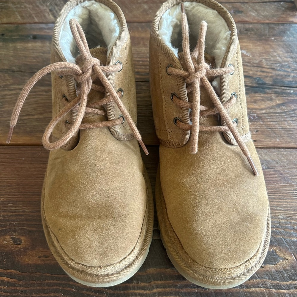 Tan Ugg Neumal Laceup size 9